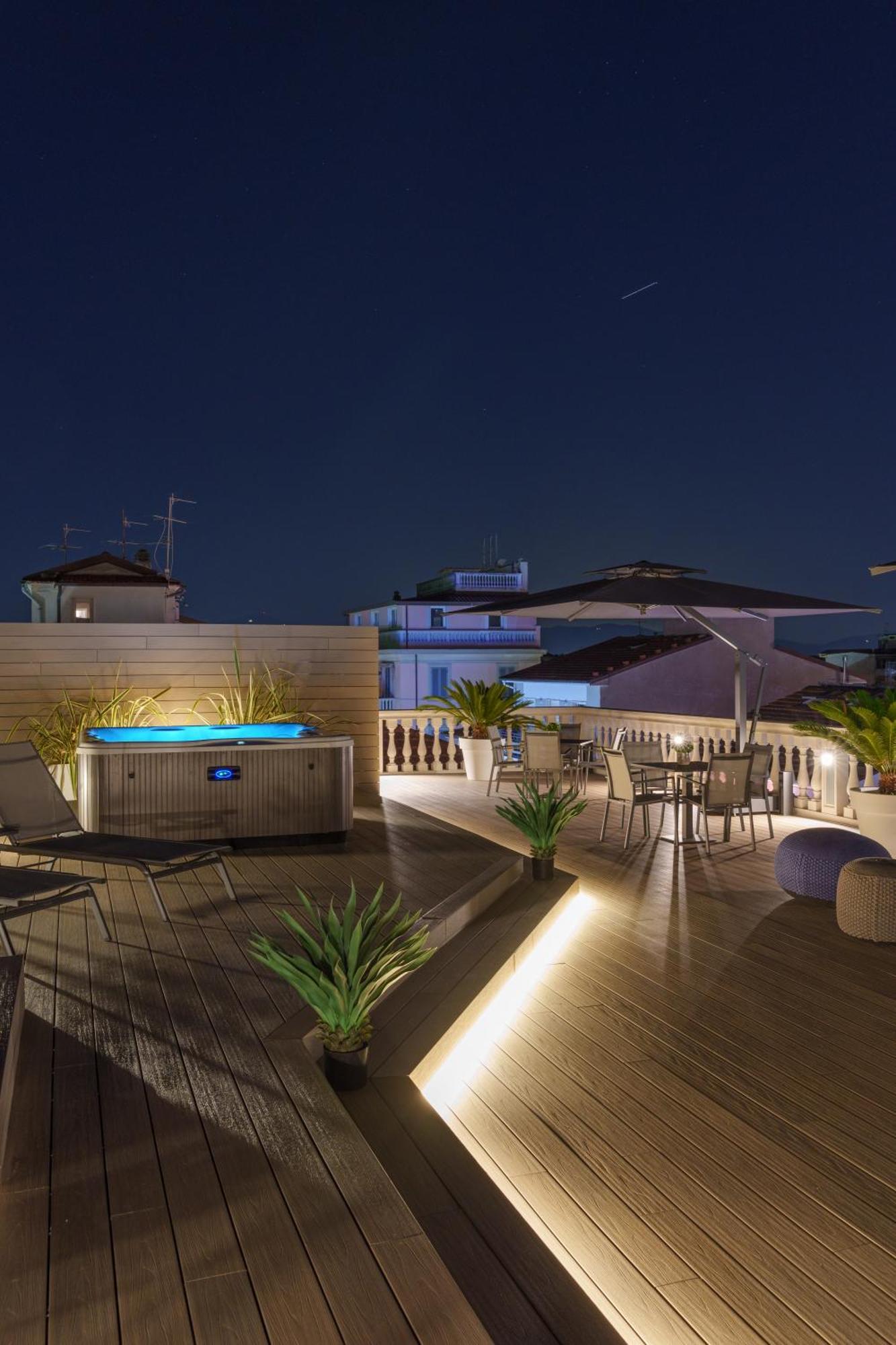 VI Suites เวียเรจโจ ภายนอก รูปภาพ