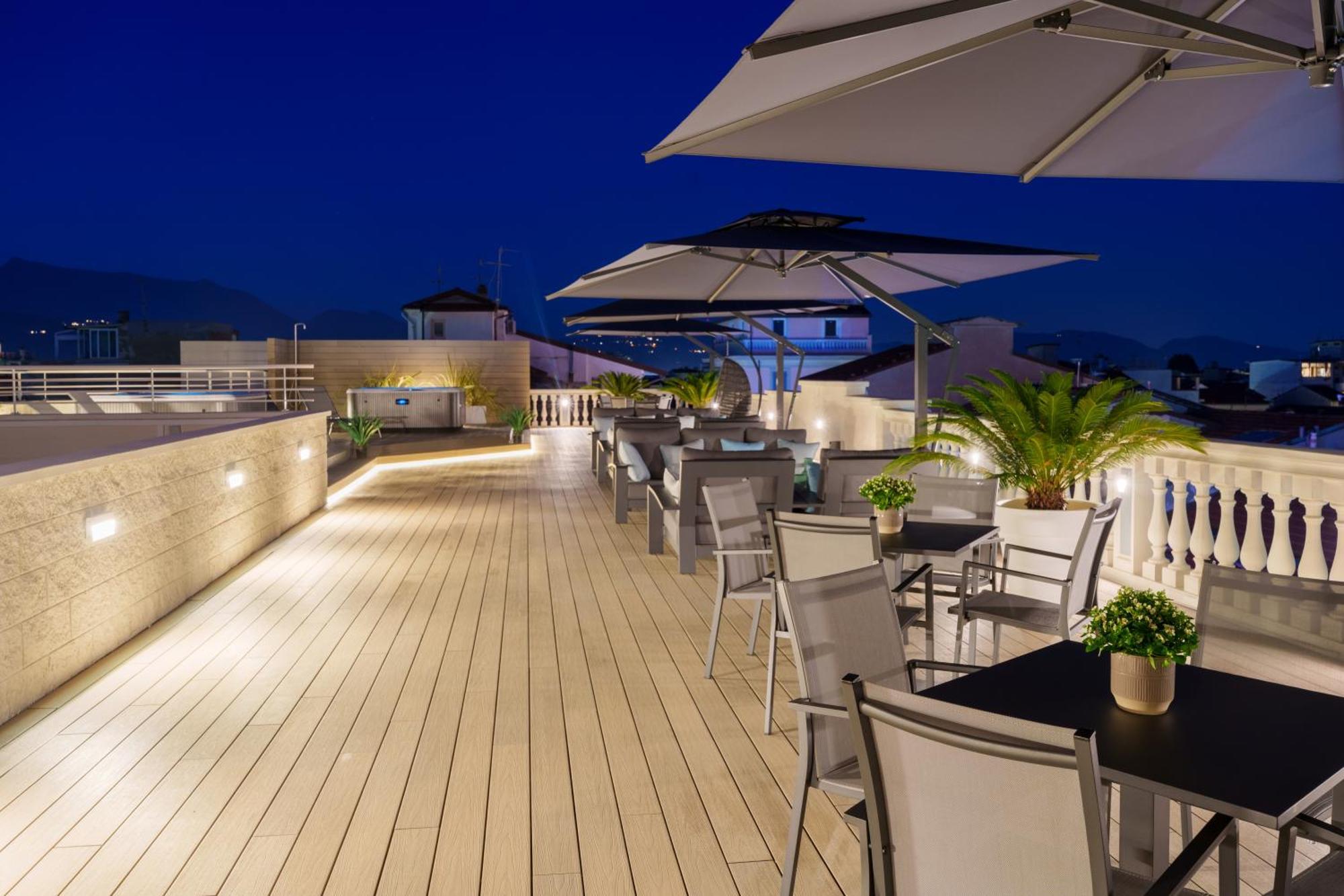 VI Suites เวียเรจโจ ภายนอก รูปภาพ